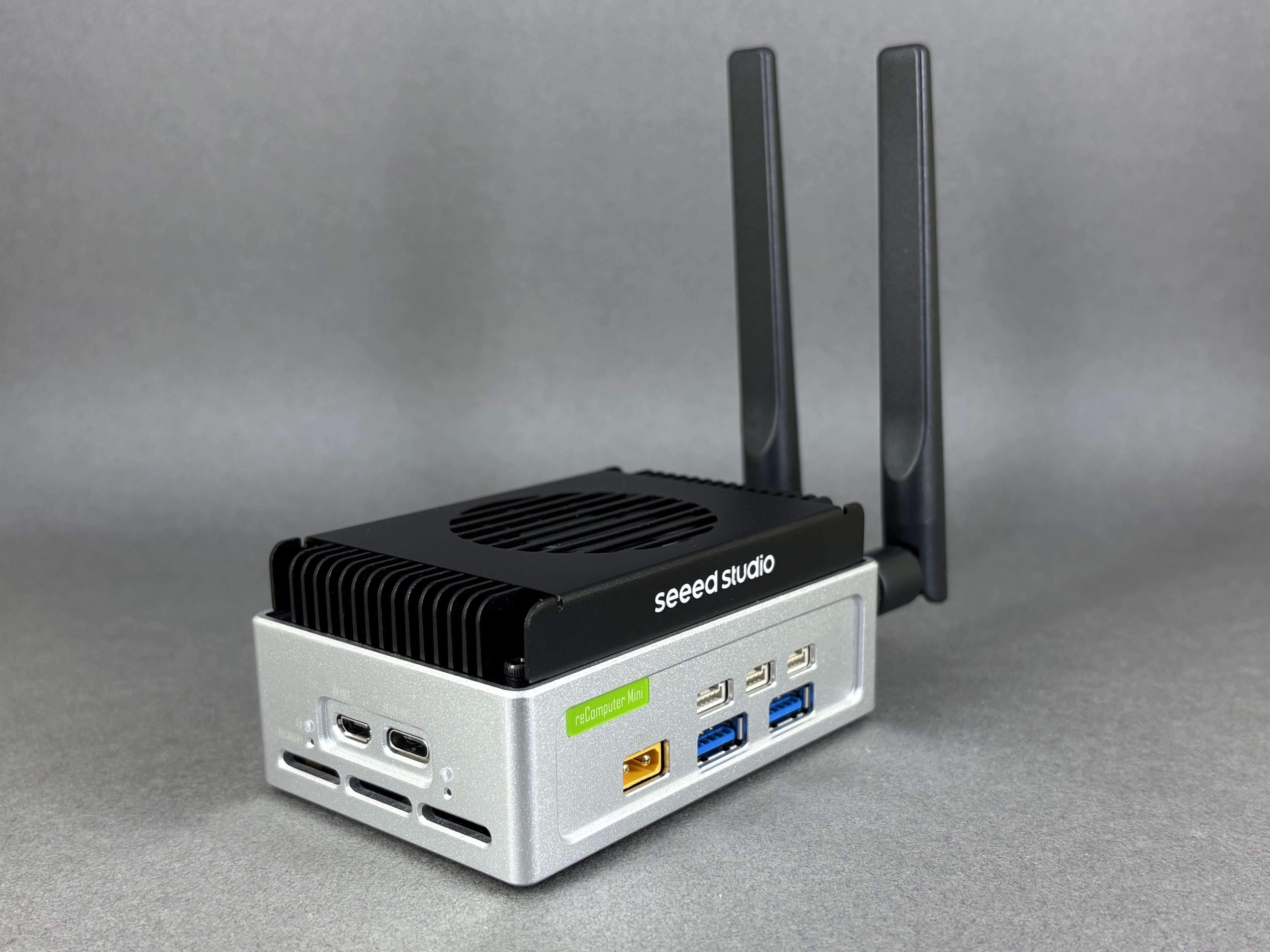 【現貨】reComputer Mini J4012 (安裝Jetson Orin NX 16 GB運算模組+128GB SSD+Intel AX210 無線網路卡+45W 電源)